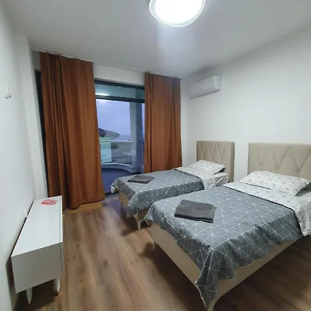 With Sea View Apartmán *